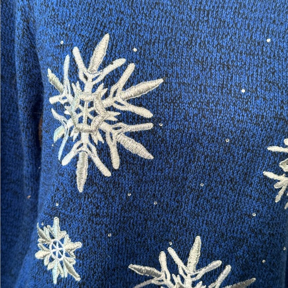 Croft & Barrow Blue Snowflake Embroidered Knit‎ Sweater Women’s M Winter - Picture 2 of 6